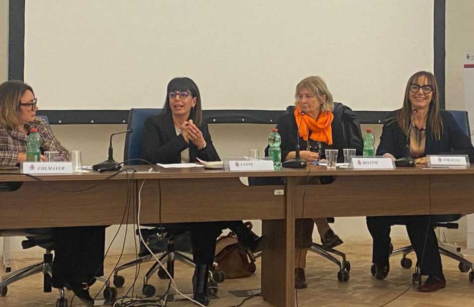Violenza di genere: definizione delle diverse forme di violenza. Analisi e discussione sulla normativa vigente